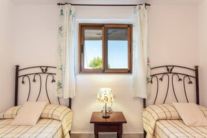 2 bedrooms, iron/ironing board, travel cot, WiFi