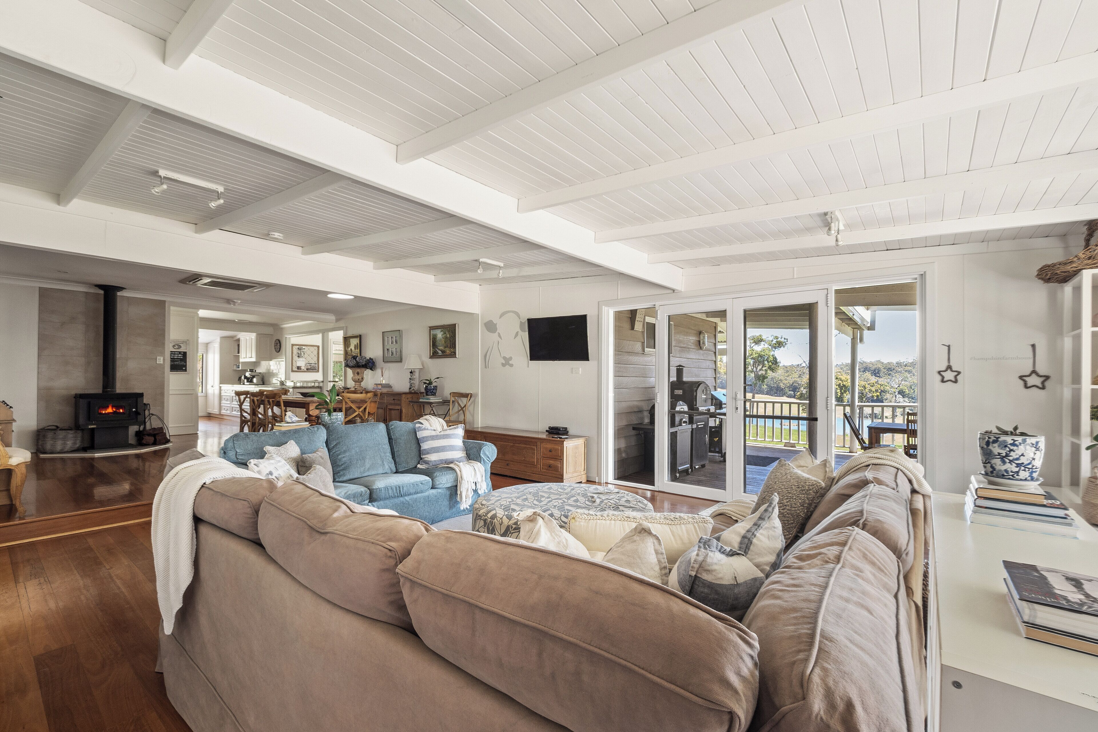 Smart TV, fireplace, DVD player, toys