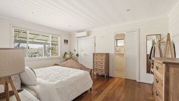 4 室のベッドルーム、デスク、アイロン / アイロン台、WiFi (無料)