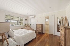 4 chambres, bureau, fer et planche à repasser, accès au Wi-Fi (inclus)