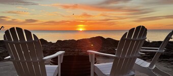 Come up pre-season for great rates!  Unit #2-one queen bed, full bathroom