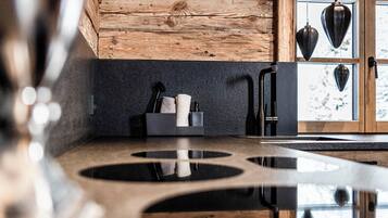 Køleskab, ovn, kogeplade, opvaskemaskine