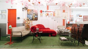 Lobby - Reddoorz @ EL Highway Hotel Bulacan (Guiguinto)