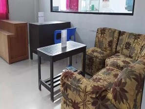 Living area - Super OYO 3903 Sweethome Syariah Guesthouse (Banjarbaru)