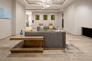 Lobby - Staybridge Suites LONG BEACH AIRPORT by IHG (Long Beach)