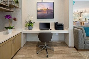 Interior - Staybridge Suites LONG BEACH AIRPORT by IHG (Long Beach)