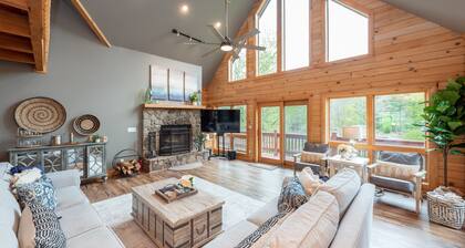 Family Lake Retreat w/ Fire Pit & Hot Tub