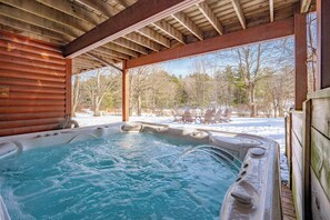 Outdoor spa tub - Family Lake Retreat w/ Fire Pit & Hot Tub (Swanton)