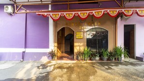 Unclassified image, 5 of 34, button - Spot ON 3978 Hotel Danau Indah (Bekasi)