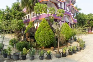 Unclassified image, 3 of 34, button - Spot ON 3978 Hotel Danau Indah (Bekasi)