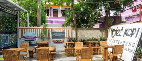 Tempat makan outdoor