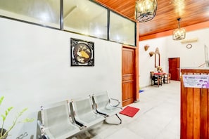 Lobby - OYO 90048 Teratai Bekasi Guesthouse (Bekasi)