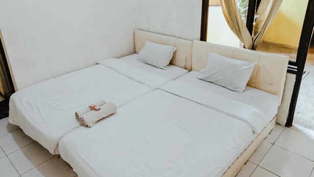 Unclassified image, 1 of 33, button - OYO 3895 D'luck Homestay (Sidoarjo)