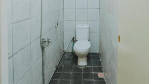 Unclassified image, 3 of 33, button - OYO 3895 D'luck Homestay (Sidoarjo)