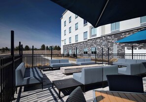 Terrace/patio - Hampton Inn Redmond Bend Airport, OR (Redmond)