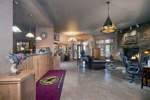 Lobby - Flying Saddle Resort (Alpine)