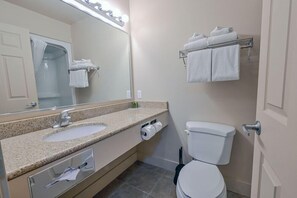 Bathroom - Flying Saddle Resort (Alpine)