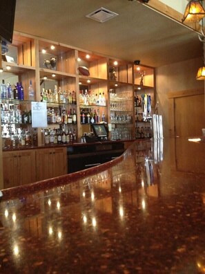 Bar (on property) - Flying Saddle Resort (Alpine)