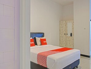 Room - Super OYO 3841 Wisma 25 (Cilacap)