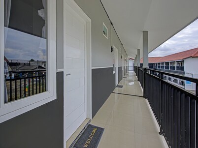 Super OYO 3841 Wisma 25