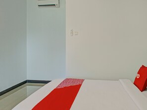 Room - Super OYO 3841 Wisma 25 (Cilacap)