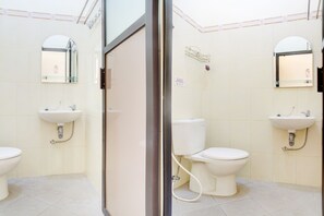 Bathroom - OYO 3734 Ramboe Ranca Syariah (South Tangerang)