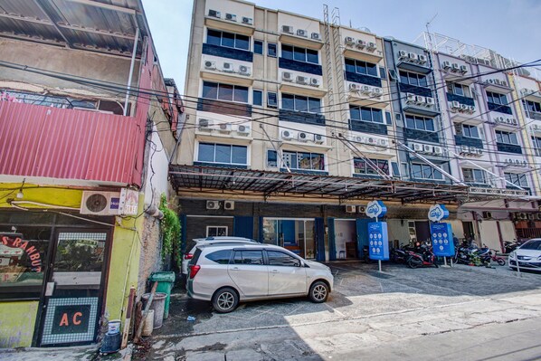 Exterior - OYO 3755 Sweet Home (Jakarta)