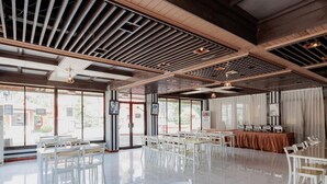 Dining - Reddoorz Plus Near Tugu Mercusuar Anyer (Anyer)