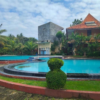Reddoorz Plus Near Tugu Mercusuar Anyer