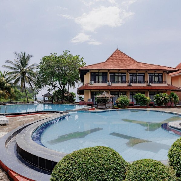 Pool - Reddoorz Plus Near Tugu Mercusuar Anyer (Anyer)