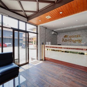 Lobby - Reddoorz Plus Near Tugu Mercusuar Anyer (Anyer)
