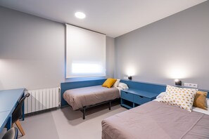 Down comforters, desk, laptop workspace, soundproofing - Residencia Universitaria Resa San Mamés - Campus Accomodation (Bilbao)
