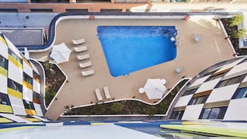 Een seizoensgebonden buitenzwembad