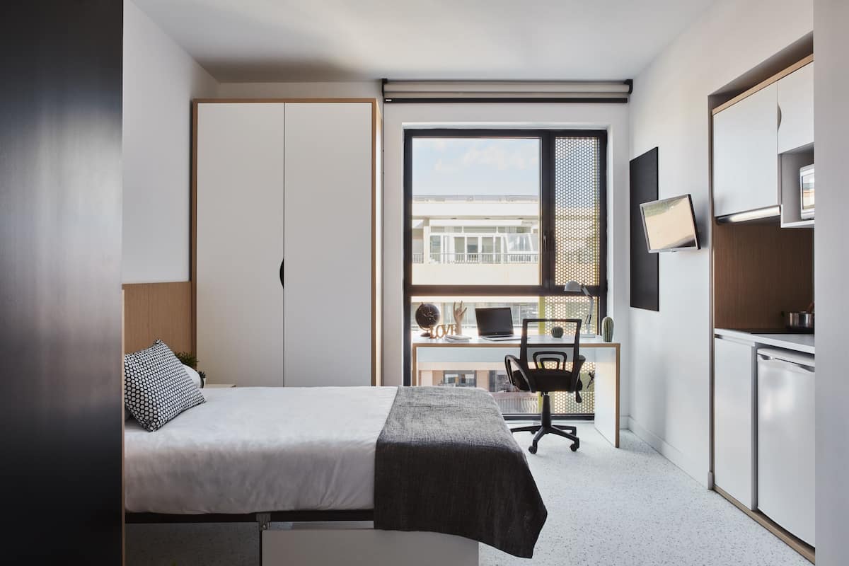 Down duvets, desk, laptop workspace, soundproofing