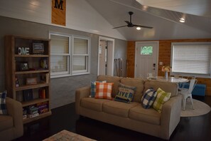 Interior - Recently remodeled Nauvoo home, 7 acres on the river (Nauvoo)