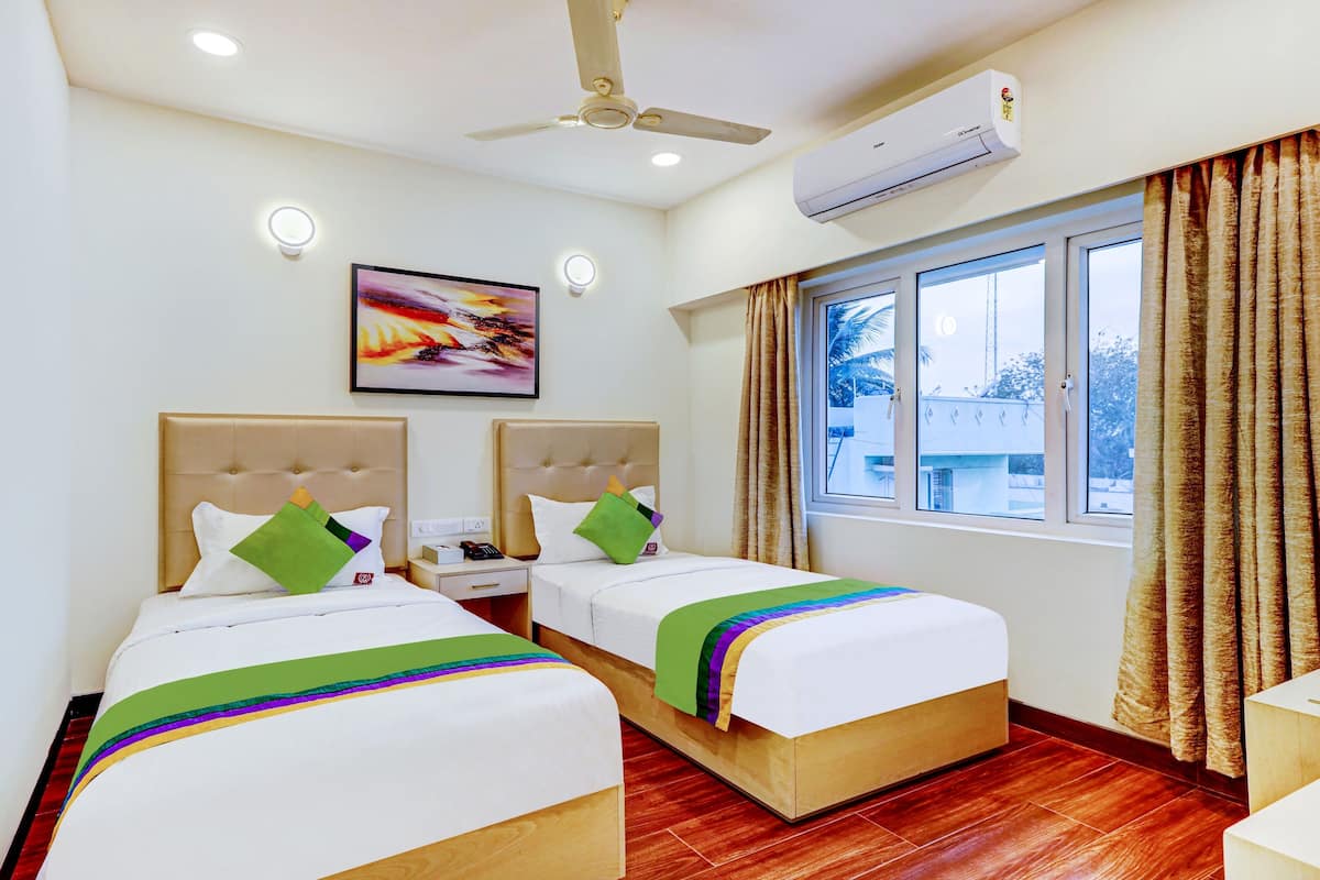 Premium Double Room | Desk, iron/ironing board (on request), free WiFi, bed sheets