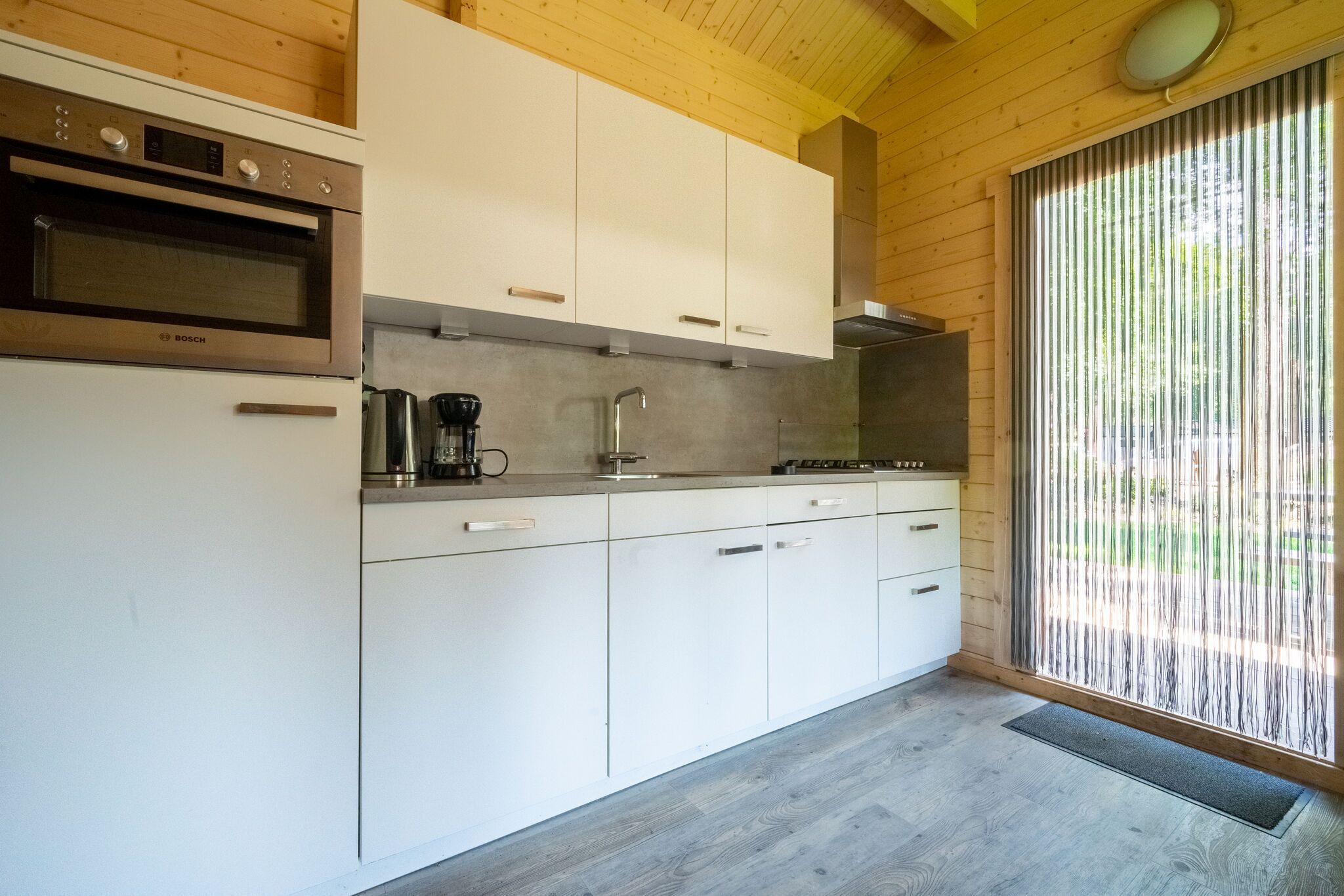 Nice chalet with combimicrowave, 20km from Utrecht