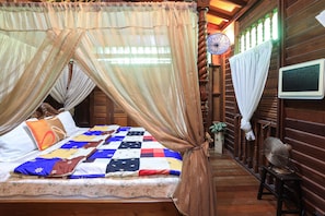 Apartment, 3 Bedrooms | 3 bedrooms, desk, free WiFi, bed sheets - OYO 90256 Rb Beach Homestay (Alor Gajah)