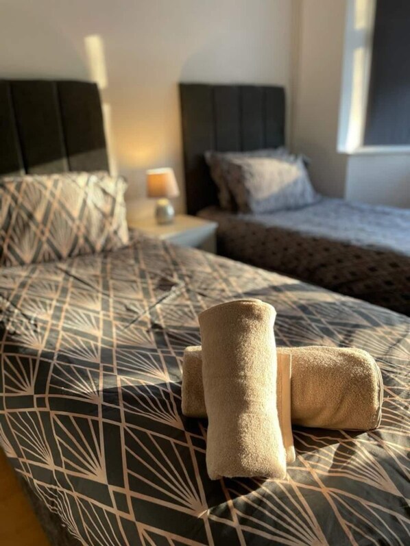 5 chambres, fer et planche à repasser, Wi-Fi gratuit, draps fournis