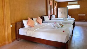 Group room for up to 6 persons (+ toddlers) | Ruang tamu | 32 inci sebuah televisyen pintar dengan kabel, TV, Netflix