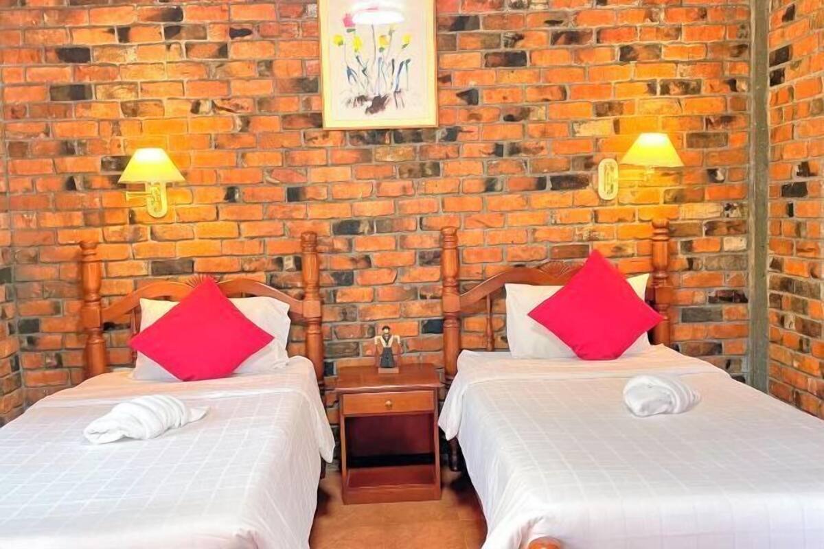 1 bedroom, premium bedding, in-room safe, desk
