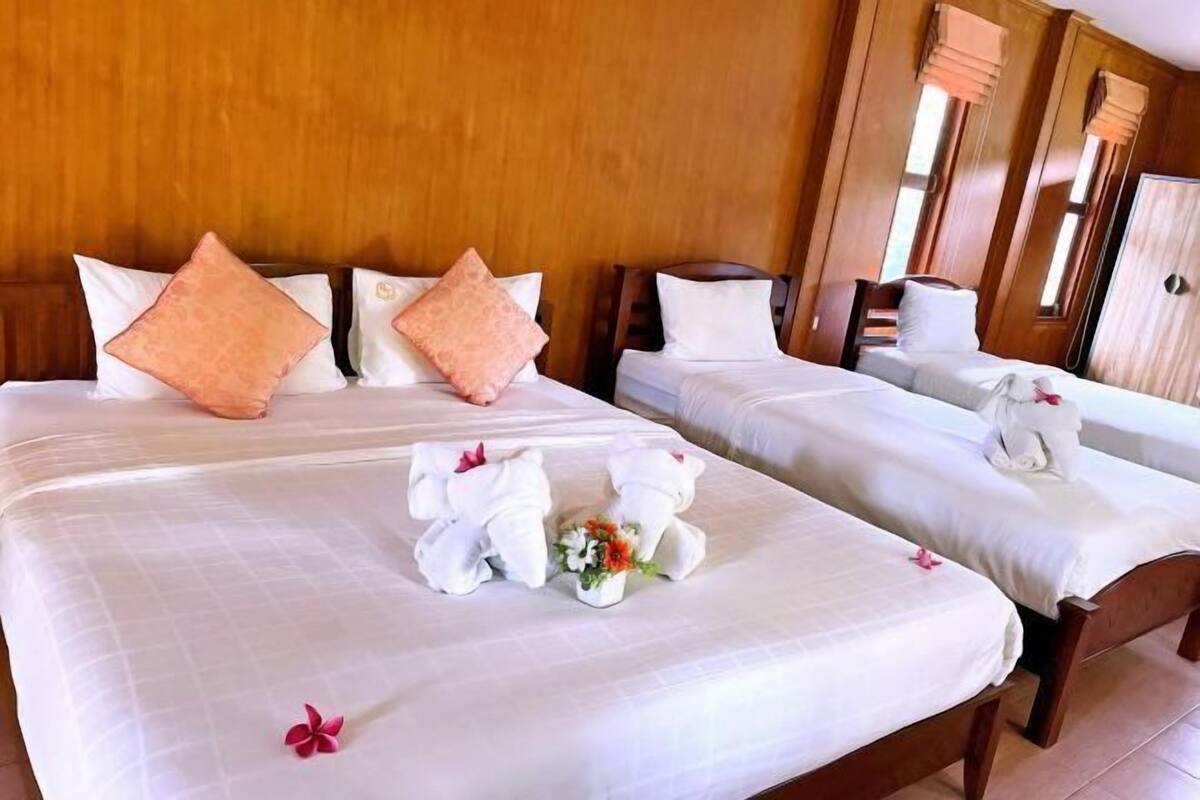 1 bedroom, premium bedding, in-room safe, desk