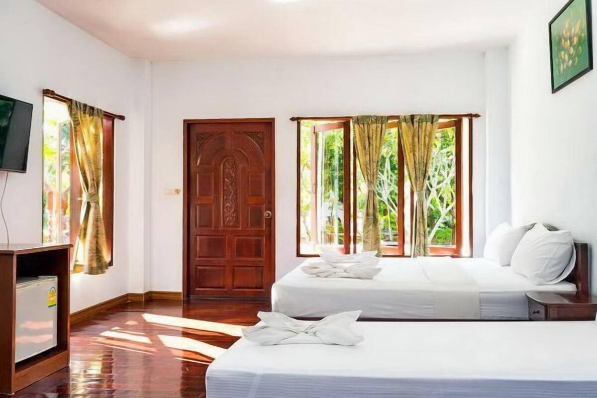 1 bedroom, premium bedding, in-room safe, desk