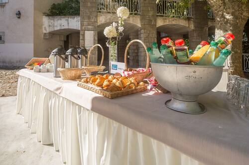 Petit déjeuner buffet servi tous les jours en supplément