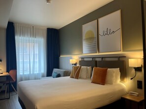 Kamar Standar, 1 Tempat Tidur Queen | Meja kerja, tirai kedap cahaya, kedap suara, dan setrika/meja setrika