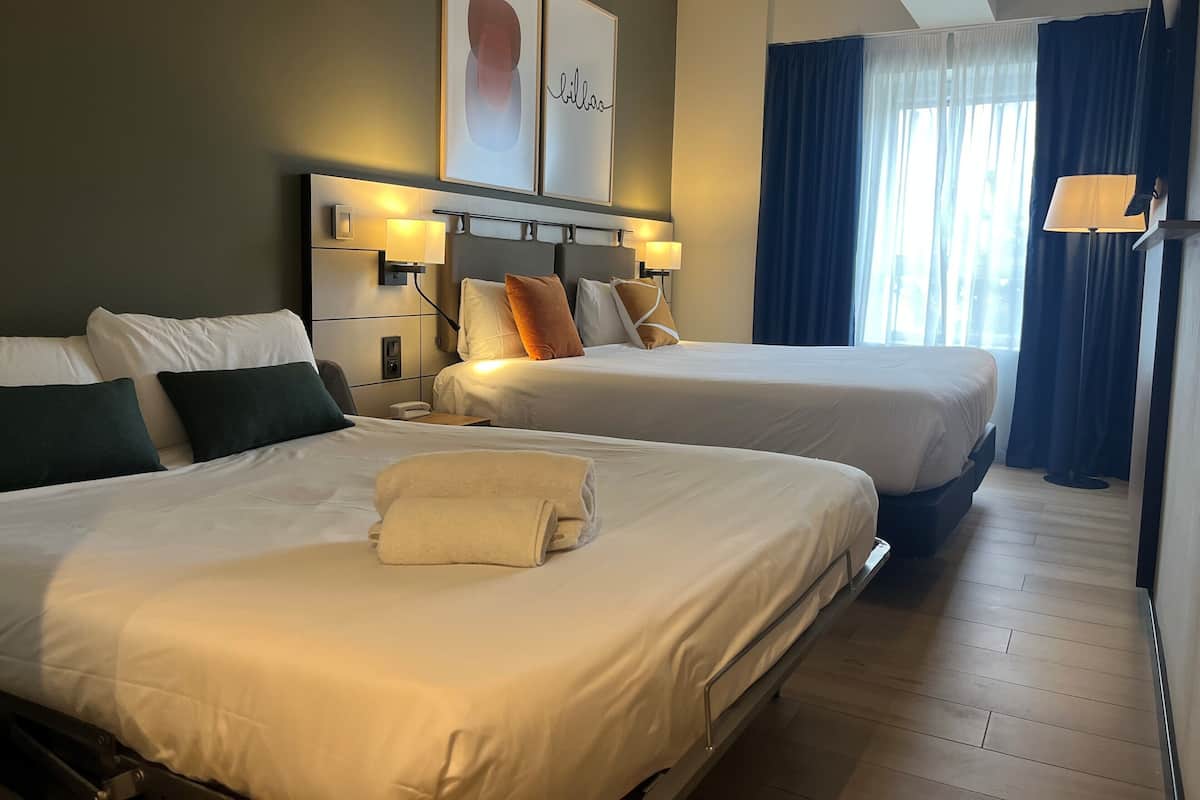 1 bedroom, desk, blackout curtains, soundproofing