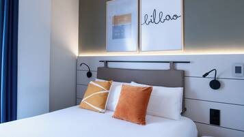 Habitación, 1 cama doble, accesible para personas con discapacidad (Cosy) | Escritorio, cortinas opacas, sistema de insonorización
