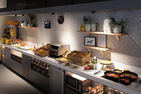 Morgenmadsbuffet hver dag (14 EUR pr. person)