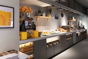 Desayuno buffet todos los días (con cargo) 