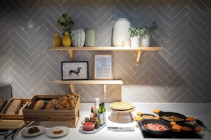 Daily buffet breakfast for a fee - voco Bilbao City by IHG (Bilbao)